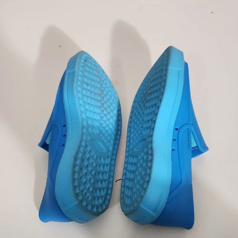 Crocs Iconic Comfort Shoes Size 1 Kids Water Shoes Blue Slip On Beach